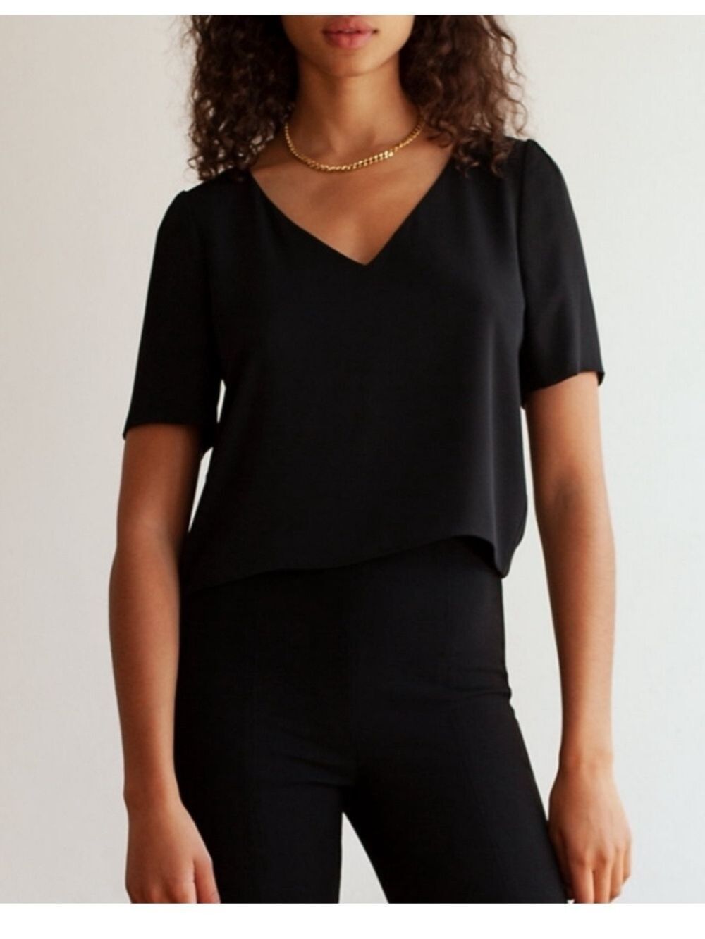 Aritzia Babaton Randy Short Sleeve V-Neck Blouse in Black Sz Small